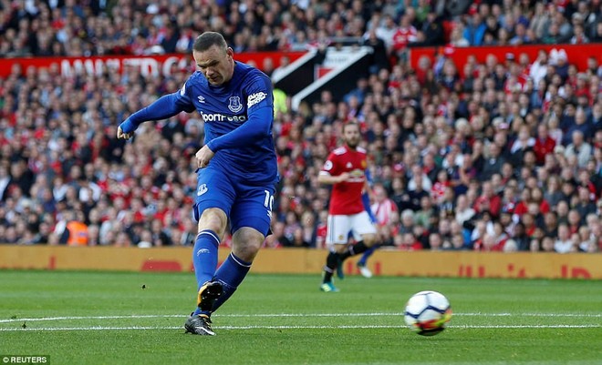 Cận cảnh ngày về Old Trafford buồn bã, cô đơn của Wayne Rooney - Ảnh 7.