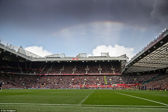 Cận cảnh ngày về Old Trafford buồn bã, cô đơn của Wayne Rooney - Ảnh 3.