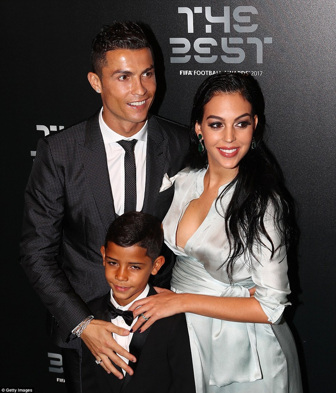 Ronaldo ngạo nghễ nhận ngôi số một, Real Madrid càn quét đêm trao giải FIFA  - Ảnh 4.