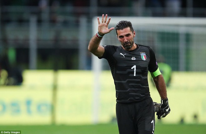 Italia mất vé dự World Cup 2018: Buffon khóc trong đau đớn, De Rossi điên tiết mắng HLV - Ảnh 5.