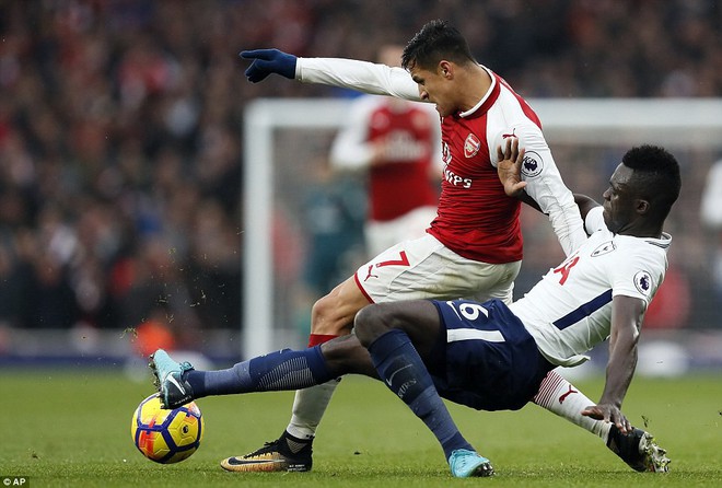 Arsenal bóp chết Tottenham bằng 2 cú đấm dưới thắt lưng trong có 5 phút - Ảnh 8.