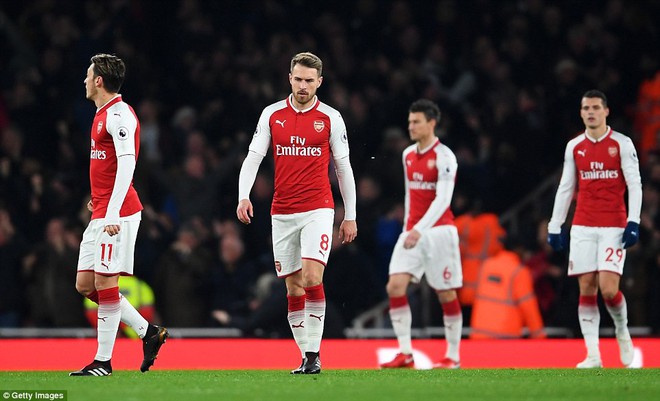 Trời sinh Arsenal, sao còn sinh Man United làm gì? - Ảnh 2.