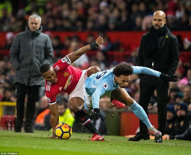 Ngạc nhiên chưa, Lukaku một mình giật sập Old Trafford bằng vận đen khó tin - Ảnh 7.