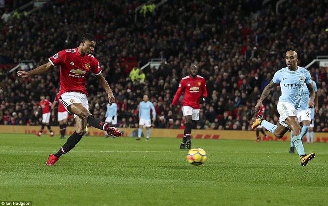 Ngạc nhiên chưa, Lukaku một mình giật sập Old Trafford bằng vận đen khó tin - Ảnh 15.