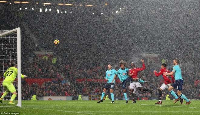 Đạp tuyết lập công, Lukaku giúp Man United níu giữ hi vọng mong manh trước Man City - Ảnh 8.