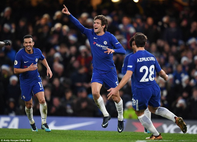 Vẽ đường cong tuyệt đẹp, hậu vệ Chelsea thắp sáng Stamford Bridge bằng siêu phẩm - Ảnh 14.