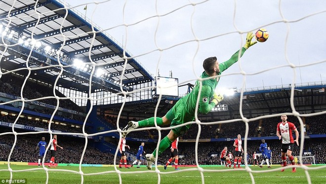 Vẽ đường cong tuyệt đẹp, hậu vệ Chelsea thắp sáng Stamford Bridge bằng siêu phẩm - Ảnh 15.