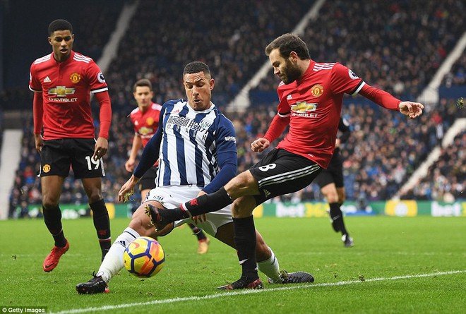 Bắt chước Man City không thành, Man United lại thắng thót tim kiểu Mourinho - Ảnh 9.