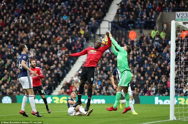 Bắt chước Man City không thành, Man United lại thắng thót tim kiểu Mourinho - Ảnh 13.