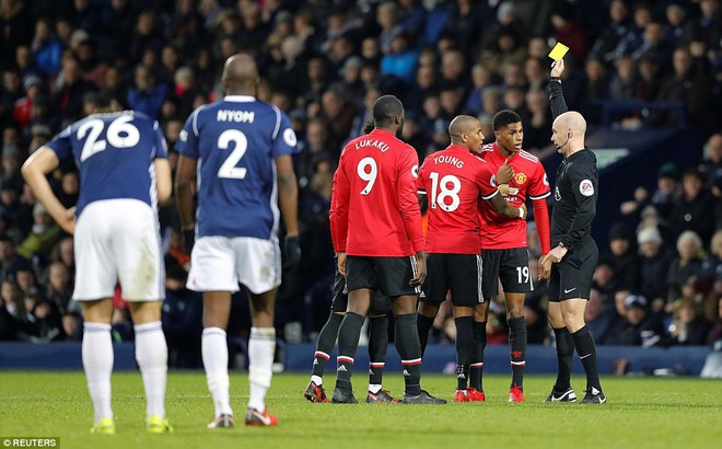 Bắt chước Man City không thành, Man United lại thắng thót tim kiểu Mourinho - Ảnh 20.