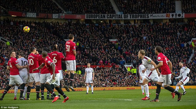 Lingard tỏa sáng, 3 thầy trò Mourinho, Ibra, Lukaku vẫn suýt giật sập Old Trafford - Ảnh 14.