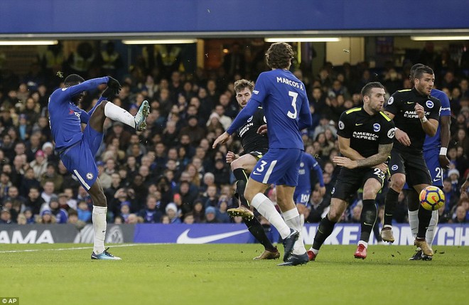 Bộ tứ đấu sỹ tỏa sáng, Chelsea phả hơi thở nóng gáy Man United - Ảnh 19.