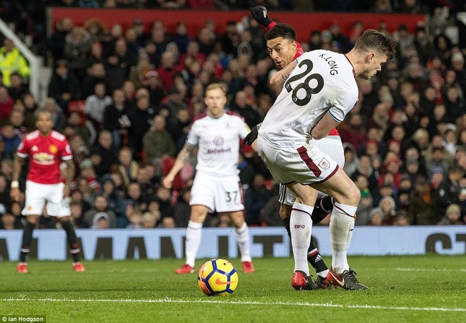 Lingard tỏa sáng, 3 thầy trò Mourinho, Ibra, Lukaku vẫn suýt giật sập Old Trafford - Ảnh 22.