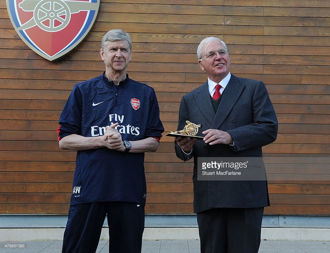 Chủ tịch Arsenal ra thông báo chính thức về HLV Arsene Wenger - Ảnh 1.