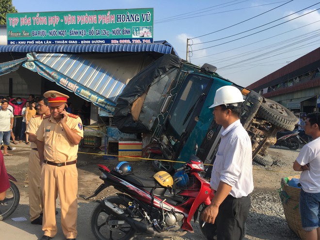 Bình Dương: Đứng mua nước mía, cô gái bị xe chở gỗ đè tử vong tại chỗ - Ảnh 5.