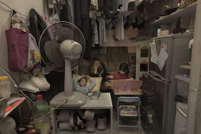 24h qua ảnh: Cảnh sống chật chội trong nhà “quan tài” ở Hồng Kông - Ảnh 7.