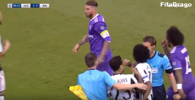 Ramos ăn vạ lộ liễu, tiễn cầu thủ Juventus ấm ức rời sân - Ảnh 6.