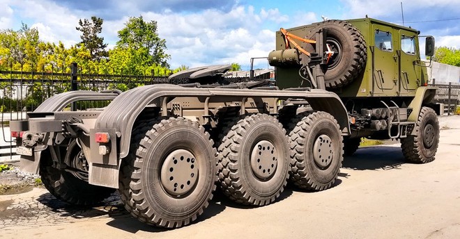 Lộ diện xe đầu kéo chở tăng mới nhất của Nga - Ảnh 3.