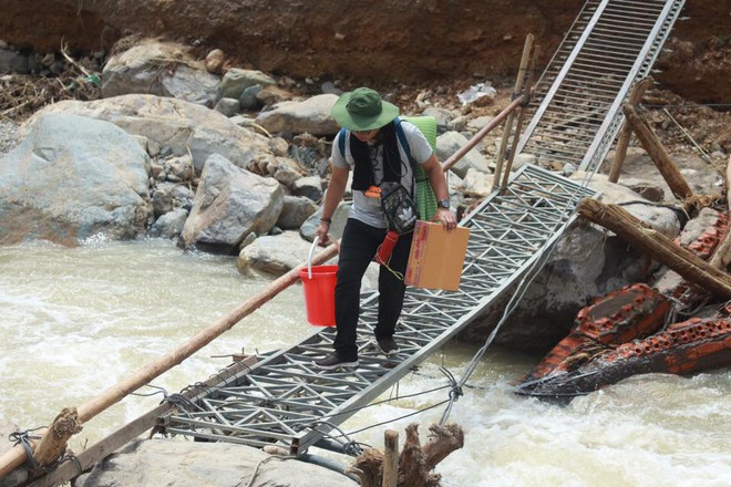 Gia đình khá giả, chàng trai Hà Thành vẫn đi bán muối kiếm tiền và lựa chọn khác thường - Ảnh 4.