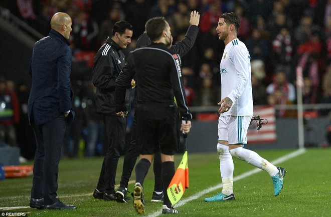 Ronaldo bất lực, Real chua chát bỏ lỡ cú sảy chân của Barca - Ảnh 7.