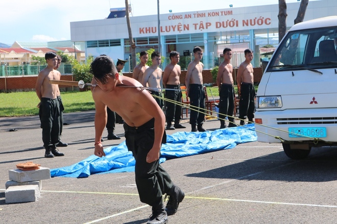 Mật danh KT-17: Kon Tum diễn tập phòng, chống bạo loạn và chống khủng bố - Ảnh 9.