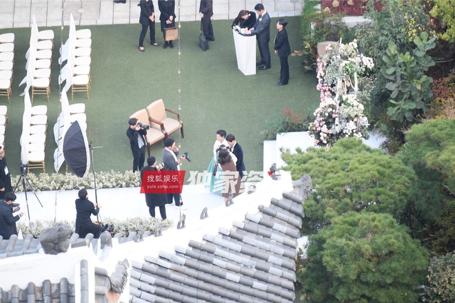 [TRỰC TIẾP TỪ HÀN QUỐC] Siêu đám cưới Song Hye Kyo - Song Joong Ki: Cô dâu chú rể tươi rói bên dàn khách mời hạng A - Ảnh 43.