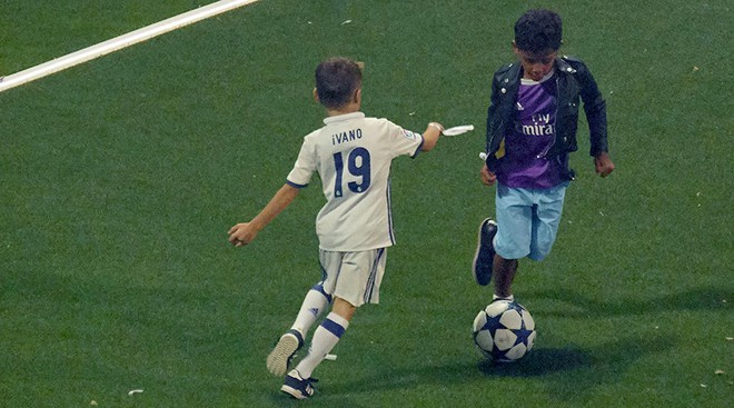 Không thua kém bố, con trai Ronaldo bội thu danh hiệu ở giải trẻ - Ảnh 2.