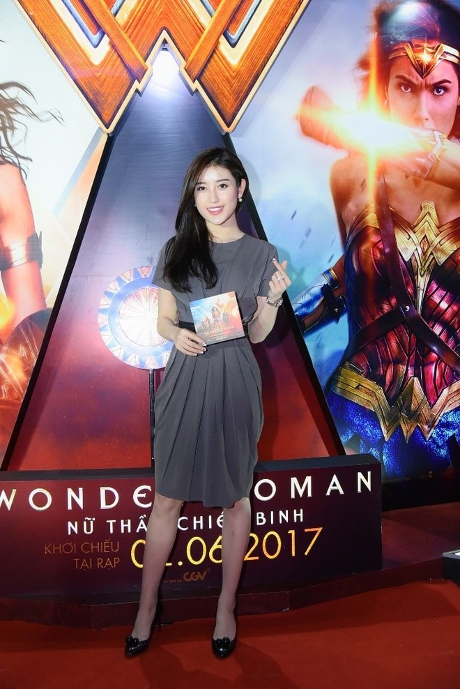 Á hậu Huyền My và dàn sao Việt háo hức đi gặp Wonder Woman - Ảnh 1.