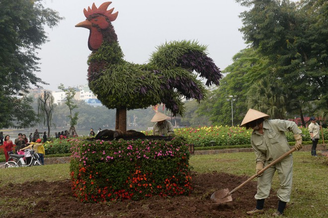 24h qua ảnh: Máy bay chiến đấu Anh giám sát chiến hạm Nga - Ảnh 1.