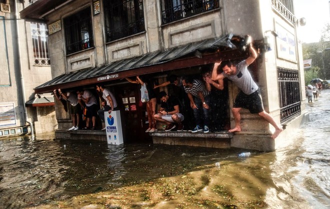 24h qua ảnh: Hải quân Nga phô diễn sức mạnh tại Crimea - Ảnh 8.