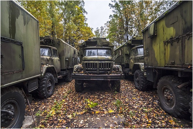Choáng ngợp trước “nghĩa địa” xe tăng và trang thiết bị vũ khí của Nga - Ảnh 3.