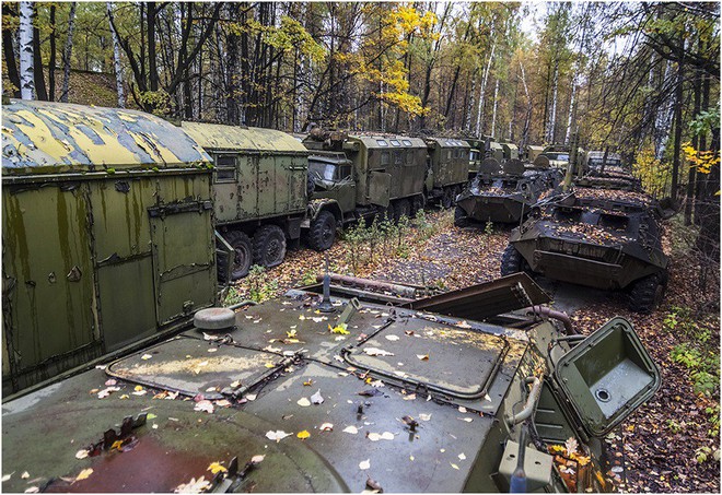 Choáng ngợp trước “nghĩa địa” xe tăng và trang thiết bị vũ khí của Nga - Ảnh 4.