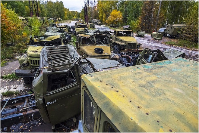Choáng ngợp trước “nghĩa địa” xe tăng và trang thiết bị vũ khí của Nga - Ảnh 7.