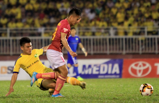 Chùm ảnh: SLNA lại biến V-League thành... Võ-League - Ảnh 9.