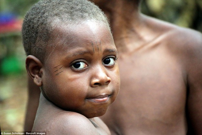 Chùm ảnh: Bên trong bộ lạc có đến 50% trẻ em không thể sống qua 5 tuổi ở châu Phi - Ảnh 8.