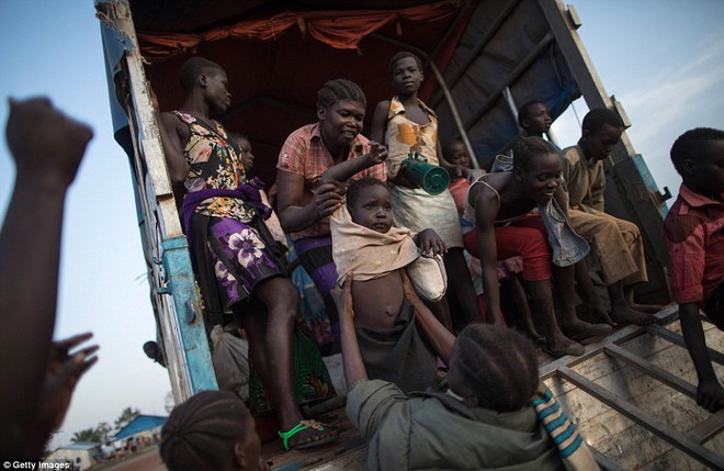 Chiến tranh liên miên, người dân Nam Sudan phải ăn cỏ dại và rong để sống qua ngày - Ảnh 7.