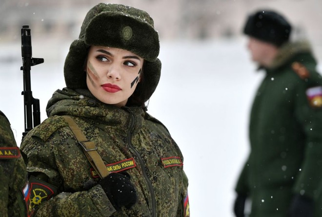 7 ngày qua ảnh: Vẻ đẹp hút hồn của nữ quân nhân Nga - Ảnh 9.