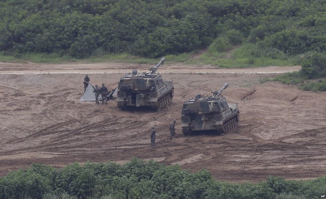 24h qua ảnh: Binh sĩ Hàn Quốc tập trận sát biên giới với Triều Tiên - Ảnh 6.
