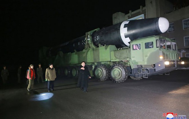 Xem bộ ảnh cận cảnh tên lửa mạnh nhất Triều Tiên vừa phóng - Ảnh 3.