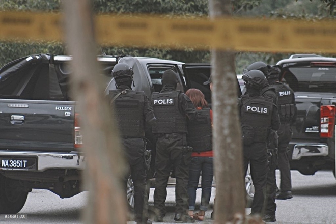 Ảnh: Đoàn Thị Hương mặc áo chống đạn, cảnh sát vũ trang hạng nặng siết chặt an ninh tại tòa - Ảnh 13.