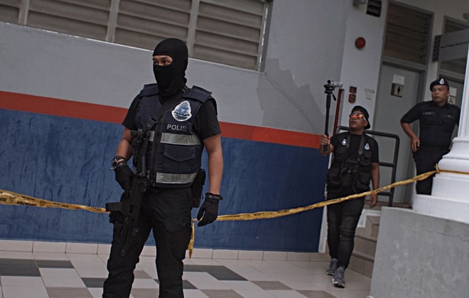 Ảnh: Đoàn Thị Hương mặc áo chống đạn, cảnh sát vũ trang hạng nặng siết chặt an ninh tại tòa - Ảnh 4.