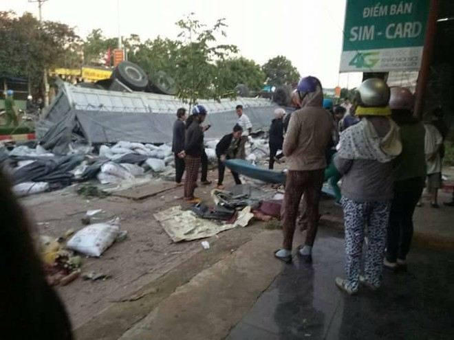 Hiện trường vụ tai nạn thảm khốc khiến 11 người chết, 23 người bị thương ở Gia Lai - Ảnh 6.