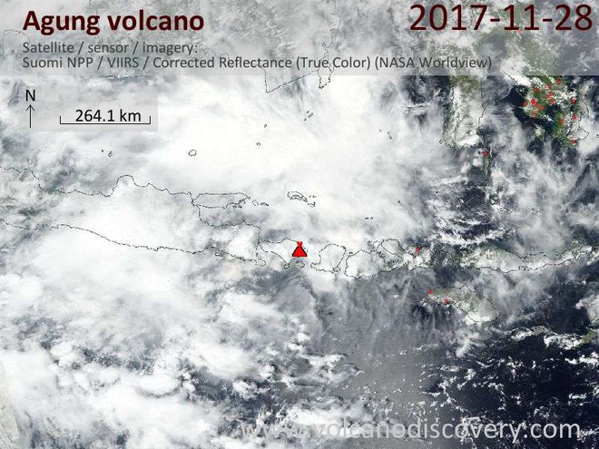 Cận cảnh núi lửa có nguy cơ phát nổ ở Bali: Hình ảnh từ vệ tinh NASA và Google Earth - Ảnh 6.