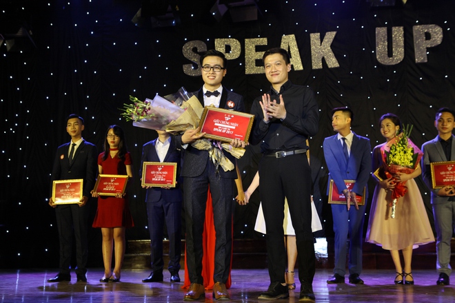 Nữ sinh trường Báo xuất sắc giành quán quân Speak Up 2017 - Ảnh 8.