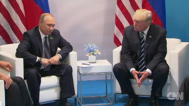 Cái bắt tay lịch sử Trump-Putin: Ông Trump ghi điểm - Ảnh 4.