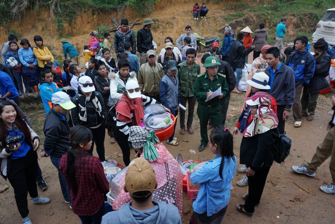 Đàm Vĩnh Hưng tranh thủ làm từ thiện trước ngày đi lưu diễn nước ngoài - Ảnh 13.