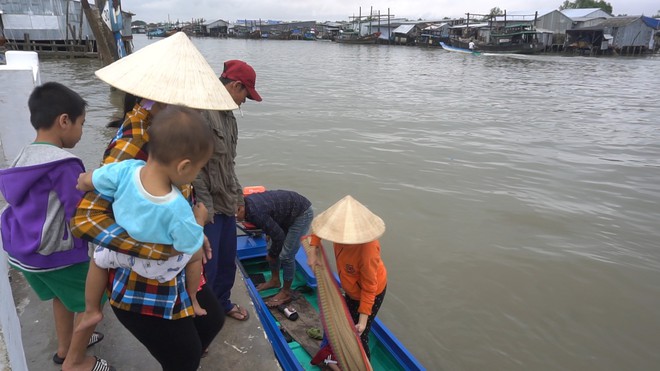 Người Cà Mau: Bão số 16 không vào, năm nay được vui vẻ ăn Tết - Ảnh 1.