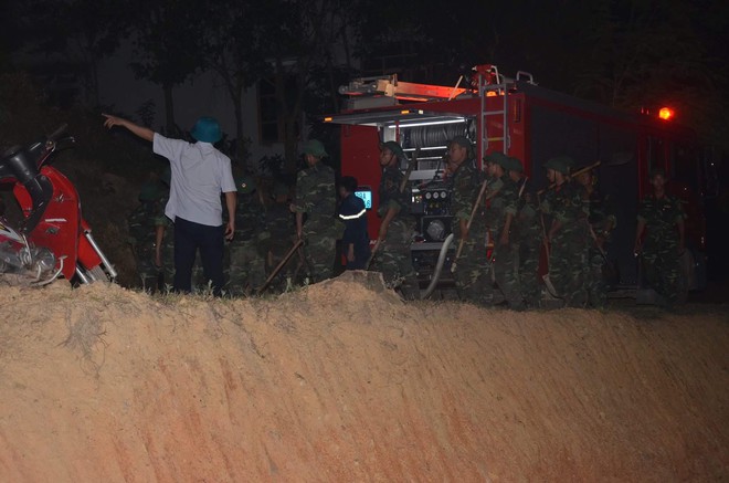 Hà Nội: Hơn 2000 người trắng đêm khống chế vụ cháy rừng lớn nhất, lâu nhất trong lịch sử - Ảnh 5.