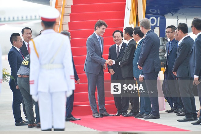 [CẬP NHẬT] Tới Đà Nẵng dự APEC, Thủ tướng Canada Trudeau rạng rỡ bước ra từ chuyên cơ - Ảnh 4.