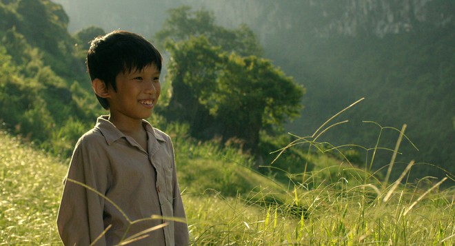 Phim đoạt giải quốc tế Cha cõng con ấn định ngày khởi chiếu tại quê nhà - Ảnh 2.